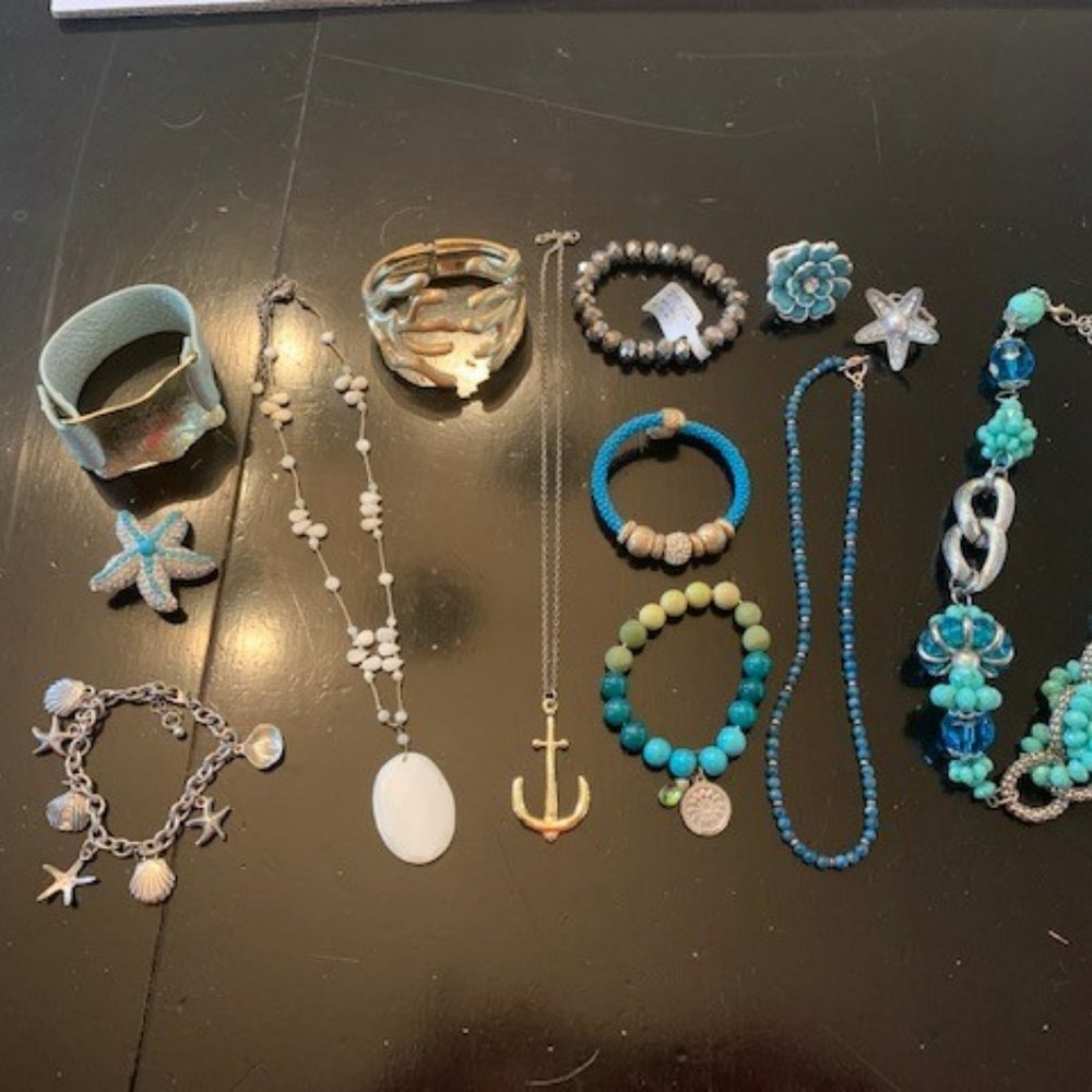 Box / lot of statement jewelry (13 pieces) beach summer ocean